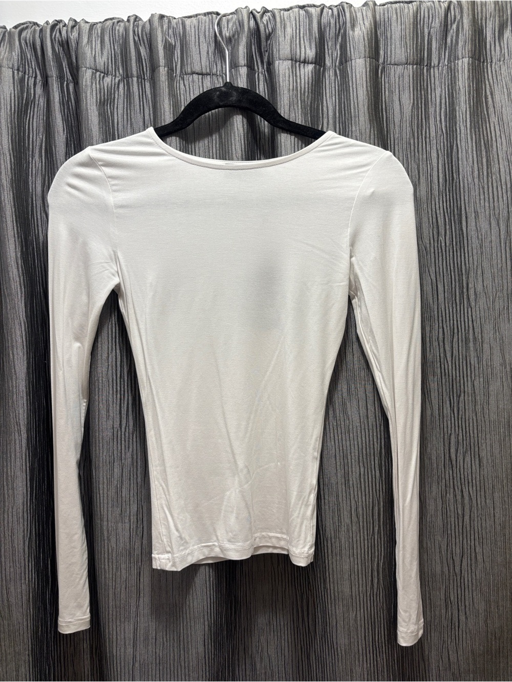 White Fox Boutique White Long-Sleeve Slim Crewneck Top